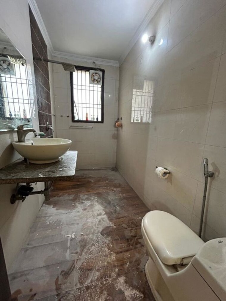 Bathroom, saket 3 Bedroom 1500 Sq.Ft. Apartment In Saket Delhi 10164885
