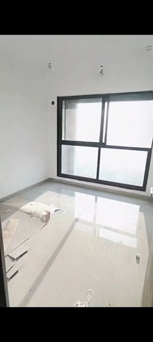 Room in 2 BHK Apartment at Dev Leo Tower, Oshiwara – for Rent