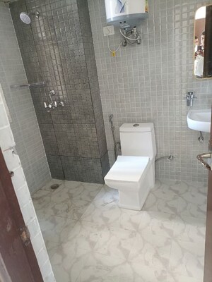 Bathroom in 2.5 BHK Apartment at Amrapali Heartbeat City, Sector 107 – for Rent