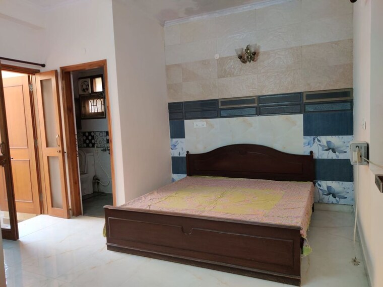 Bedroom, rwa-apartments 1 RK 400 Sq.Ft. Independent House In Sector 31 Noida 10164941