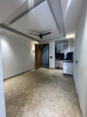 Room in 1 BHK Builder Floor at Saket – for Rent