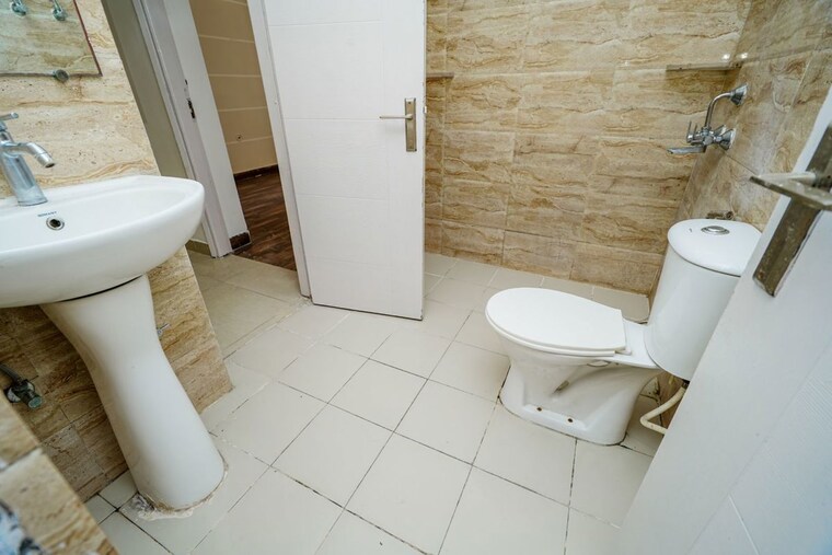 Bathroom, ajnara-le-garden 2 Bedroom 995 Sq.Ft. Apartment In Sector 16b Greater Noida Greater Noida 10164946