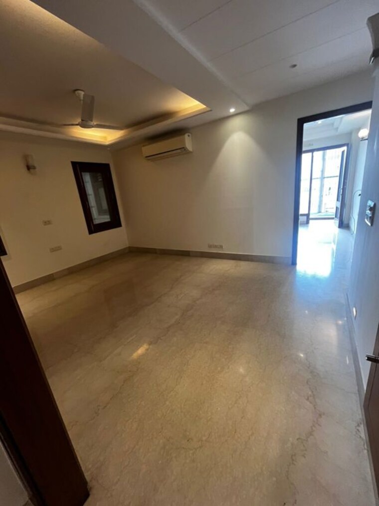 Room, pamposh enclave 4 Bedroom 450 Sq.Yd. Builder Floor In Pamposh Enclave Delhi 10164969