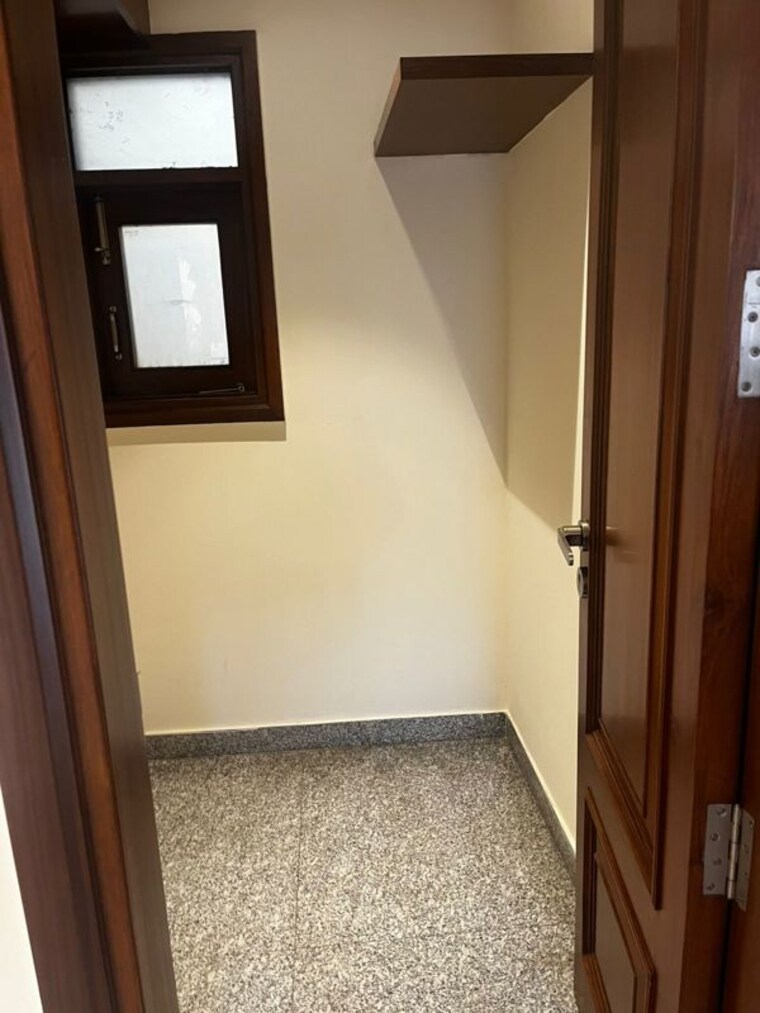 Room, pamposh enclave 4 Bedroom 450 Sq.Yd. Builder Floor In Pamposh Enclave Delhi 10164969