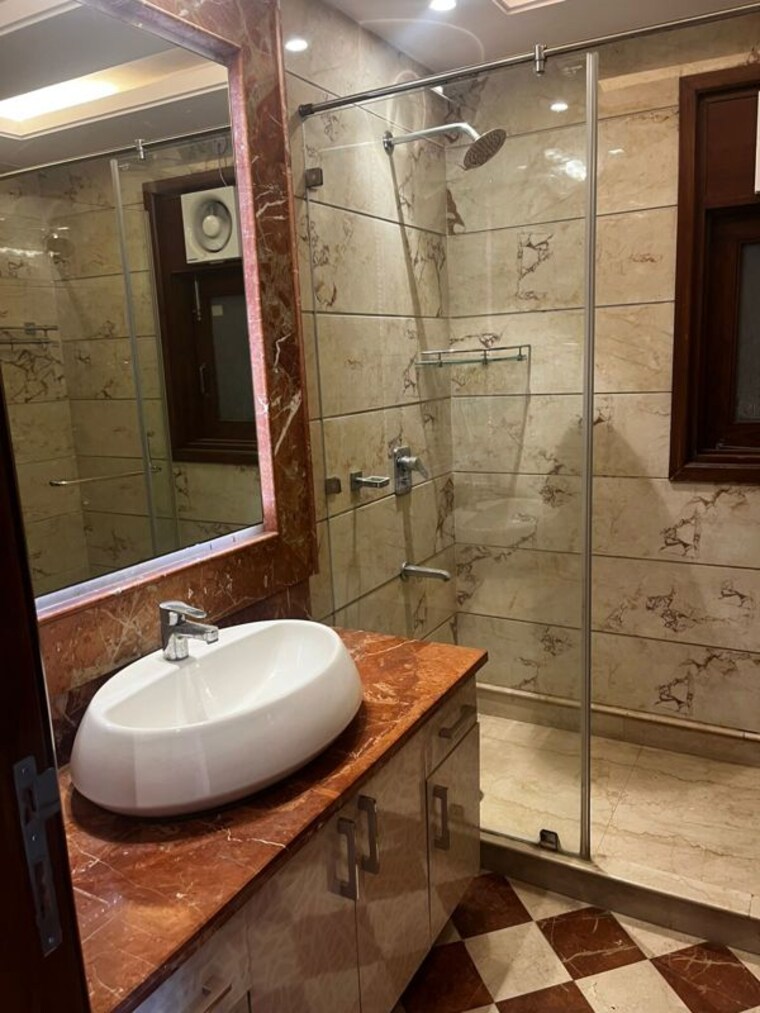 Bathroom, pamposh enclave 4 Bedroom 450 Sq.Yd. Builder Floor In Pamposh Enclave Delhi 10164969