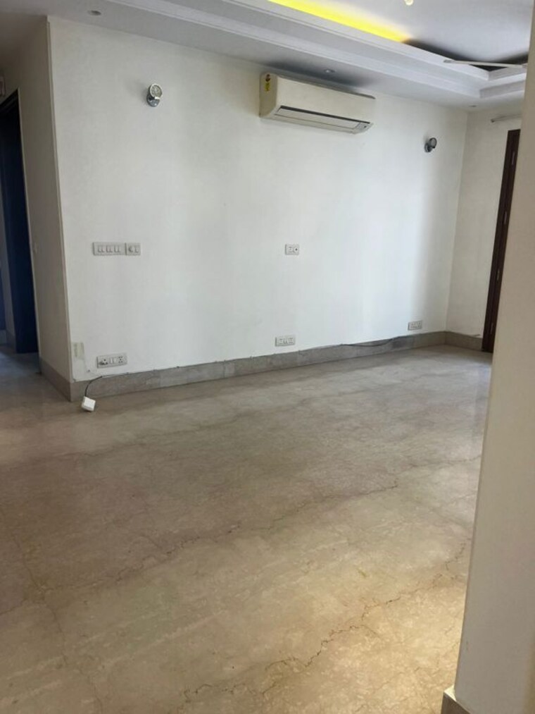 Room, pamposh enclave 4 Bedroom 450 Sq.Yd. Builder Floor In Pamposh Enclave Delhi 10164969