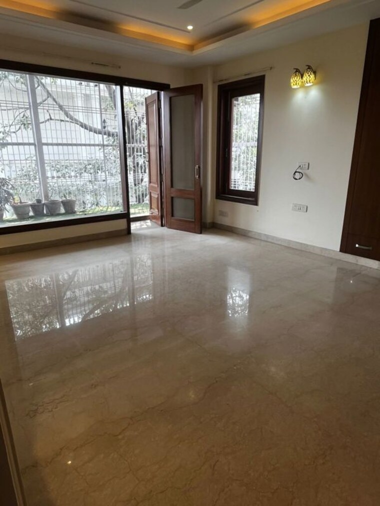 Room, pamposh enclave 4 Bedroom 450 Sq.Yd. Builder Floor In Pamposh Enclave Delhi 10164969
