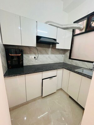 Kitchen in 1.5 BHK Builder Floor at SAS Tower, Sector 38 – for Rent