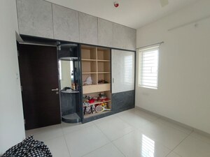 Room in 2.5 BHK Apartment at Aparna Zenon, Puppalaguda – for Rent