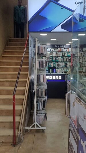  Shop – Exterior View View at Irla - for Rent