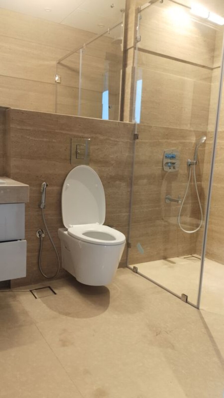 Bathroom, maker-tower 4 Bedroom 2100 Sq.Ft. Apartment In Cuffe Parade Mumbai 10164987