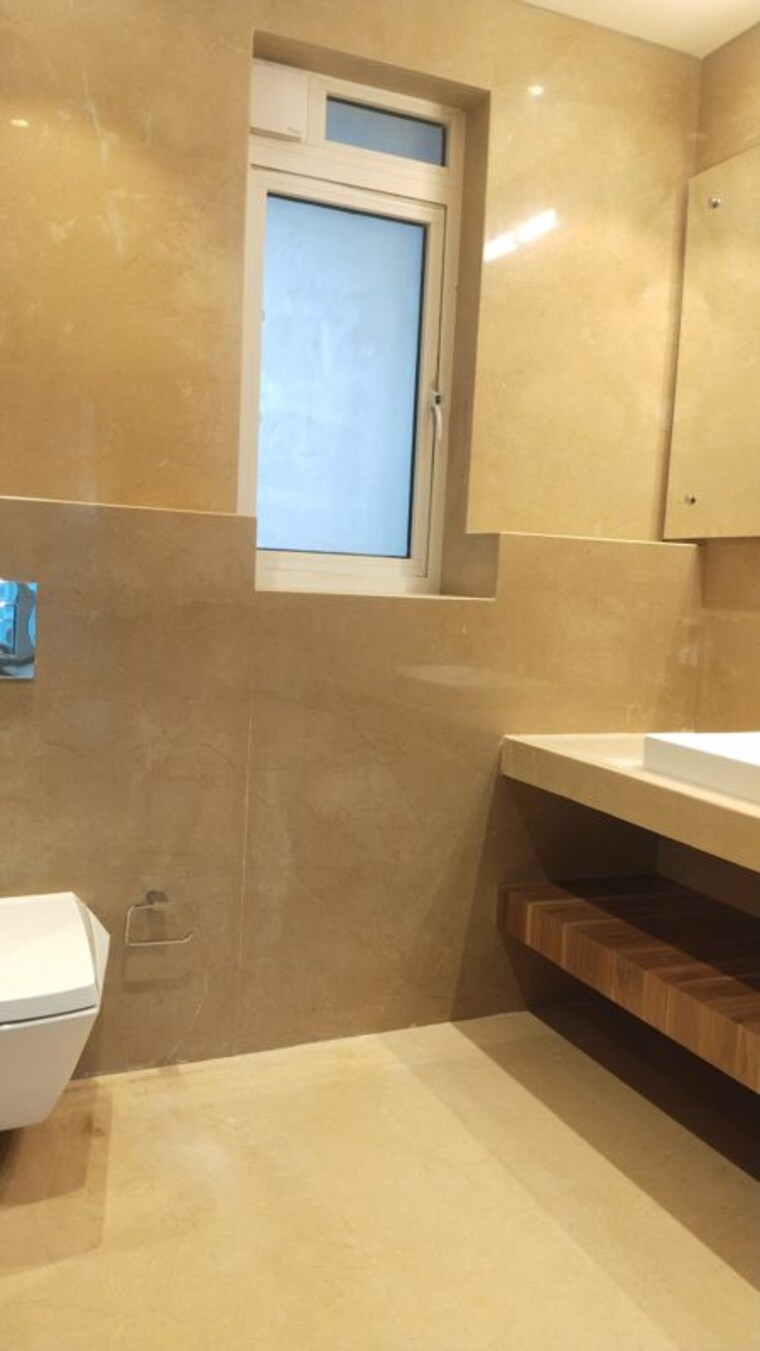 Bathroom, maker-tower 4 Bedroom 2100 Sq.Ft. Apartment In Cuffe Parade Mumbai 10164987