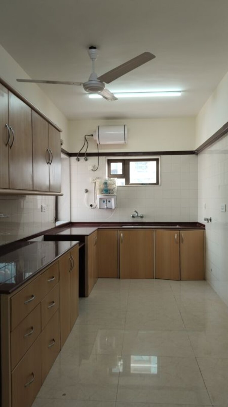Kitchen, maker-tower 4 Bedroom 2100 Sq.Ft. Apartment In Cuffe Parade Mumbai 10164987