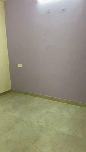 Room in 2 BHK Apartment at Gaur City 7th Avenue, Sector 4 Greater Noida – for Rent
