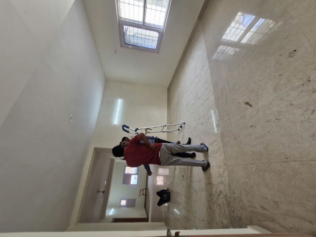 3 BHK 1800 Sq.Ft. Apartment in Damodar Complex