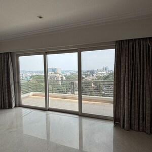 Room in 4 BHK Apartment at Mantri Altius, Shivaji Nagar – for Rent