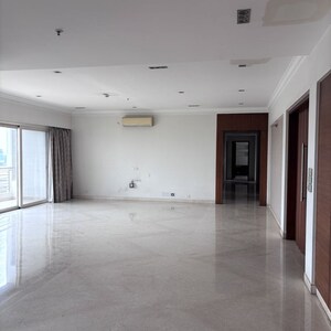 Room in 4 BHK Apartment at Mantri Altius, Shivaji Nagar – for Rent