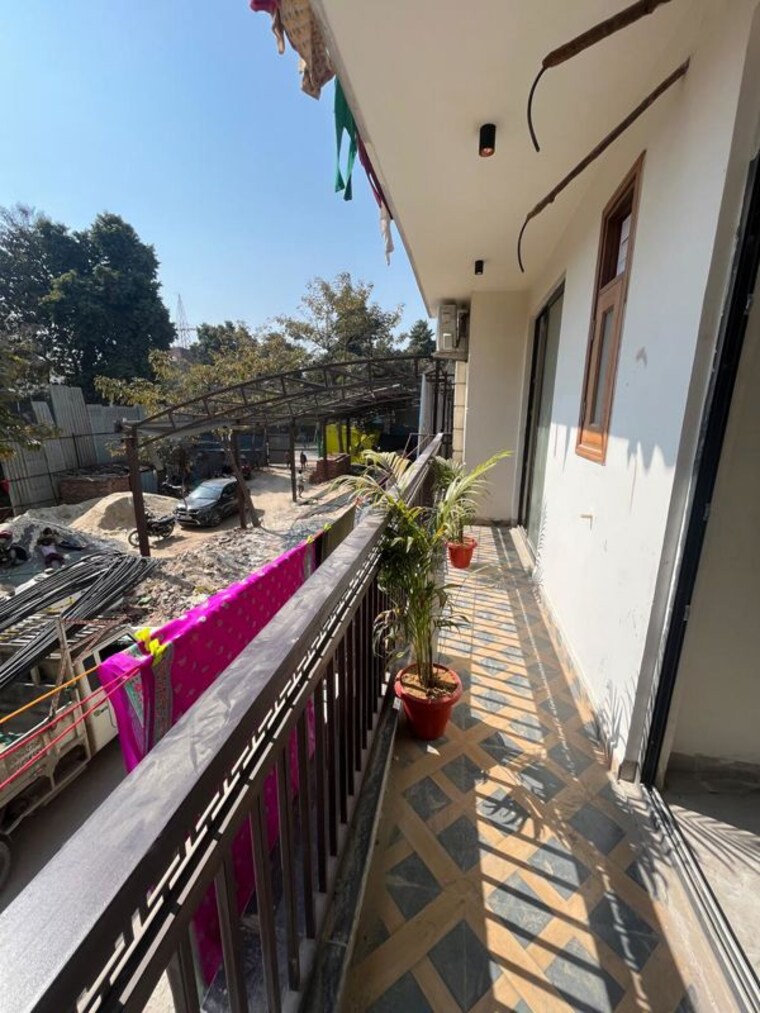 Balcony, chattarpur 4 Bedroom 180 Sq.Yd. Builder Floor In Chattarpur Delhi 10165035