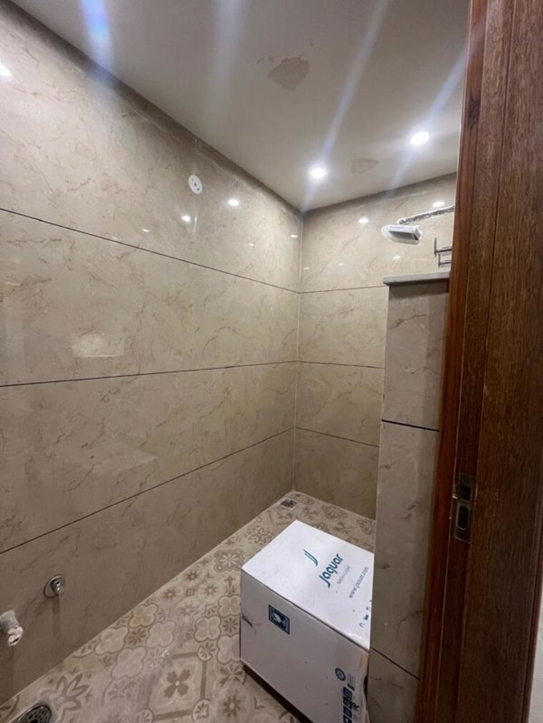 Bathroom, chattarpur 4 Bedroom 180 Sq.Yd. Builder Floor In Chattarpur Delhi 10165035