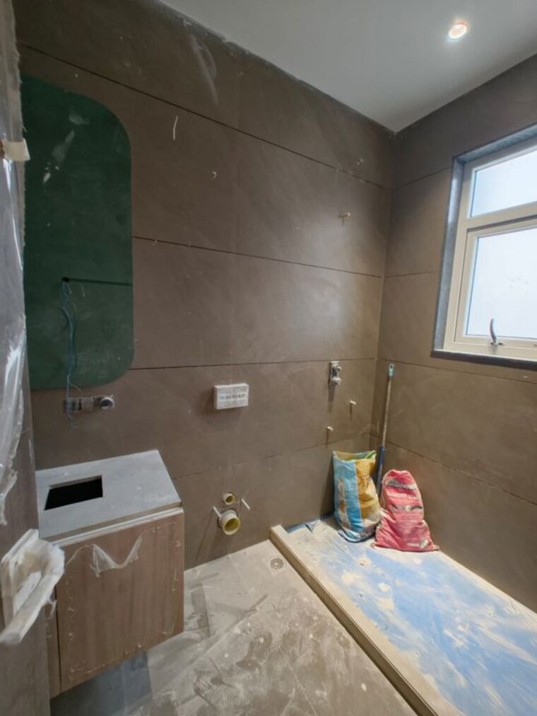 Bathroom, nehru enclave 3 Bedroom 200 Sq.Yd. Builder Floor In Nehru Enclave Delhi 10165041
