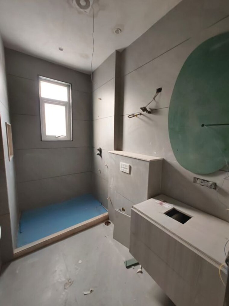 Bathroom, nehru enclave 3 Bedroom 200 Sq.Yd. Builder Floor In Nehru Enclave Delhi 10165041