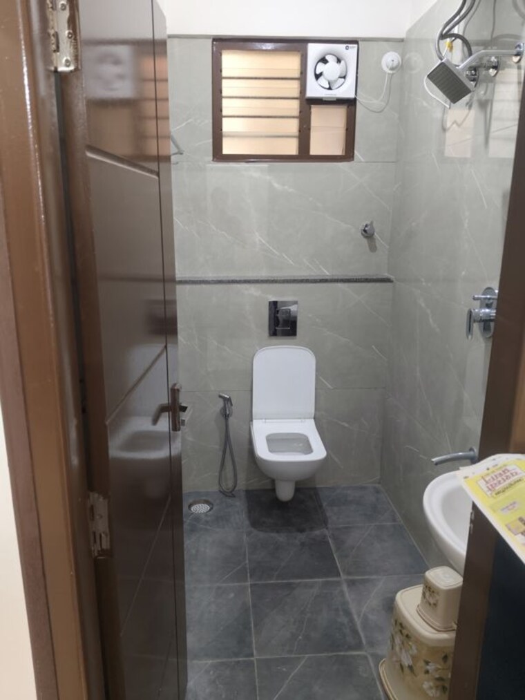 Bathroom, krishna-residency-kadubeesanahalli 1 Bedroom 600 Sq.Ft. Apartment In Kadubeesanahalli Bangalore 10165049