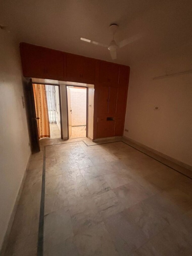 Room, sector 15 2 Bedroom 1600 Sq.Ft. Builder Floor In Sector 15 Gurgaon 10165048