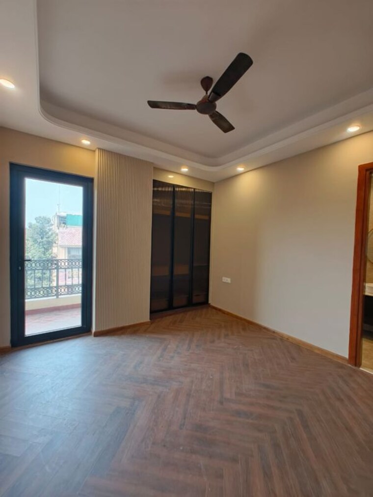 Room, east of kailash 3 Bedroom 200 Sq.Yd. Builder Floor In East Of Kailash Delhi 10165069