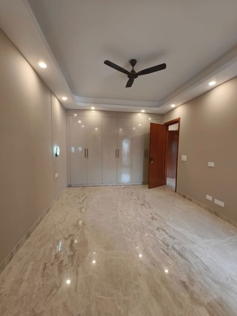 Bedroom, east of kailash 3 Bedroom 200 Sq.Yd. Builder Floor In East Of Kailash Delhi 10165069