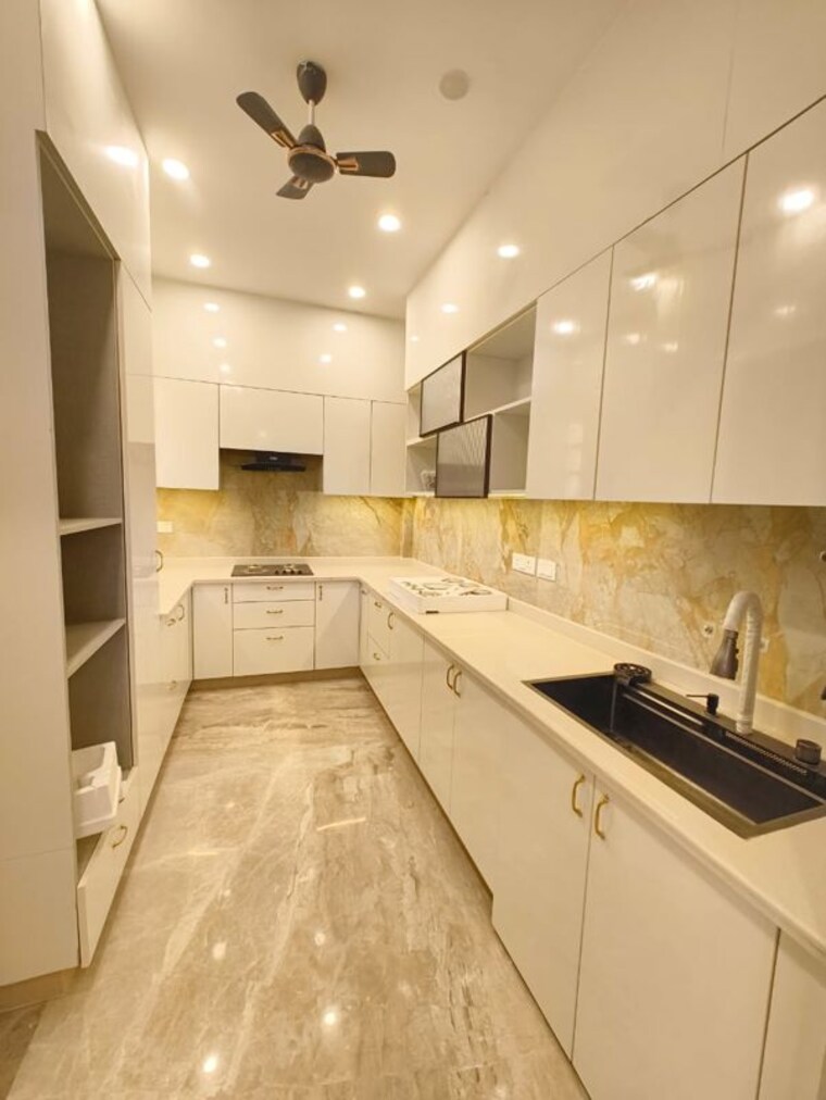 Kitchen, east of kailash 3 Bedroom 200 Sq.Yd. Builder Floor In East Of Kailash Delhi 10165069