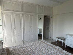 Bedroom in 4 BHK Apartment at Meherina Apartment, Malabar Hill – for Rent