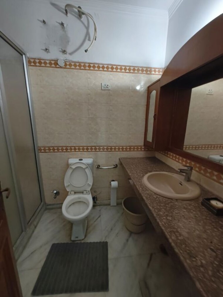 Master Bedroom, greater kailash i 3 Bedroom 300 Sq.Yd. Builder Floor In Greater Kailash I Delhi 10165095