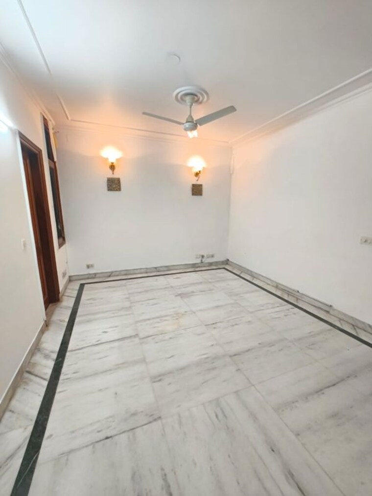 Room, greater kailash i 3 Bedroom 300 Sq.Yd. Builder Floor In Greater Kailash I Delhi 10165100
