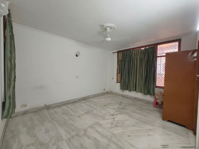 Room, greater kailash i 3 Bedroom 300 Sq.Yd. Builder Floor In Greater Kailash I Delhi 10165100