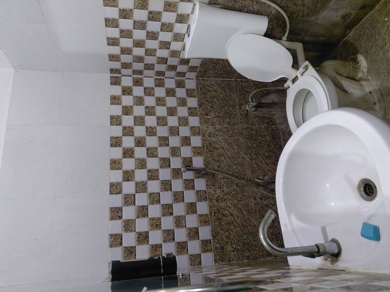 Bathroom, gomti nagar 1 Bedroom 750 Sq.Ft. Independent House In Gomti Nagar Lucknow 10165122