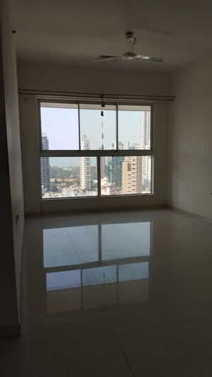 Room in 2 BHK Apartment at Wadhwa Pristine, Matunga West – for Sale