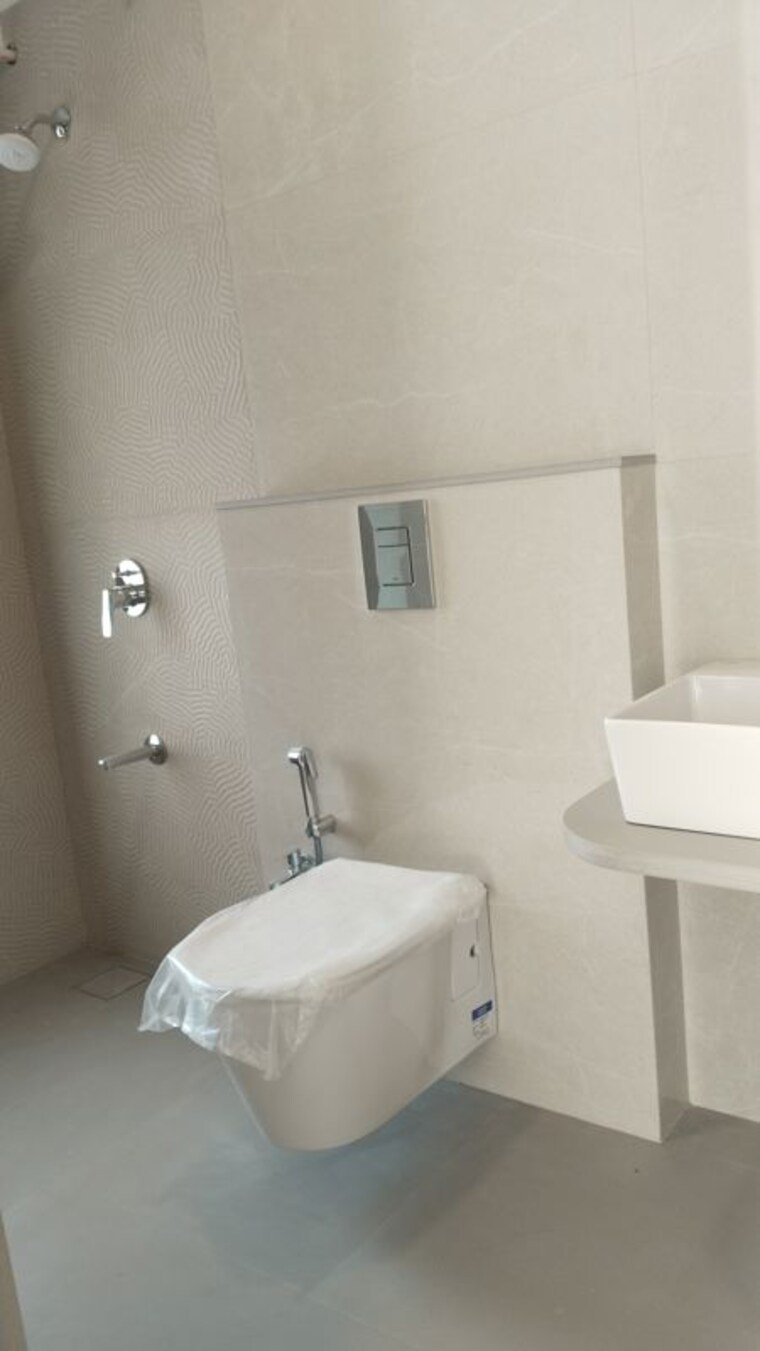 Bathroom, wadhwa-pristine 2 Bedroom 760 Sq.Ft. Apartment In Matunga West Mumbai 10165131
