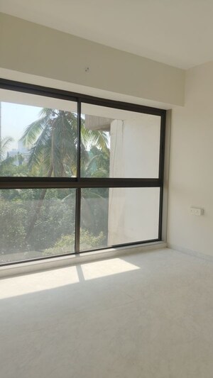 Room in 2 BHK Apartment at Wadhwa Pristine, Matunga West – for Sale