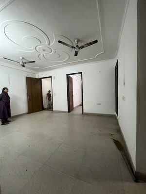 Room in 3 BHK Builder Floor at Rajpur – for Rent