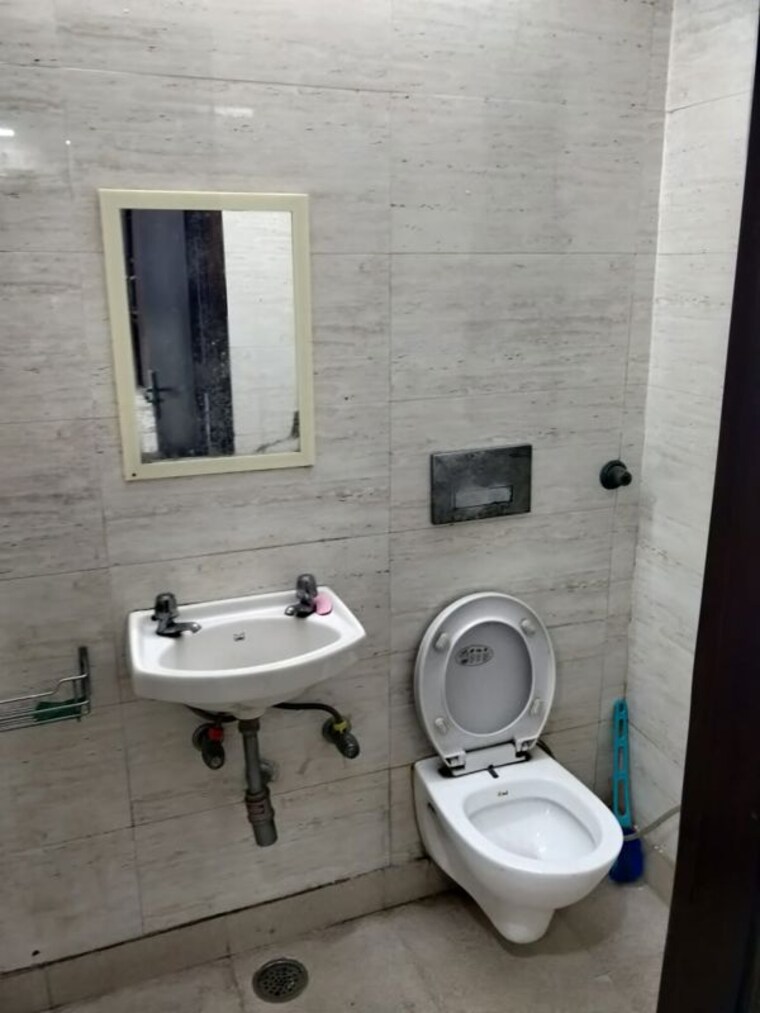 Bathroom, rohini 3 Bedroom 1260 Sq.Ft. Apartment In Rohini Delhi 10165107
