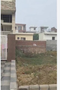 Plot For Sale in Sector 75