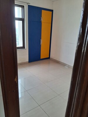 Room in 4 BHK Apartment at AWHO Twin Towers PH4, Omega I Greater Noida – for Rent