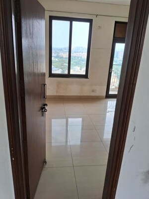 Room in 4 BHK Apartment at AWHO Twin Towers PH4, Omega I Greater Noida – for Rent