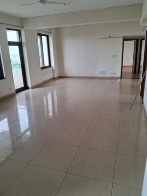 Room in 4 BHK Apartment at AWHO Twin Towers PH4, Omega I Greater Noida – for Rent