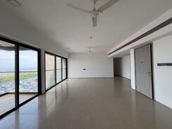 4 BHK + Extra Room Apartment For Sale in Rustomjee Paramount