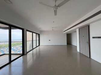4 BHK + Extra Room 1980 Sq.Ft. Apartment in Rustomjee Paramount