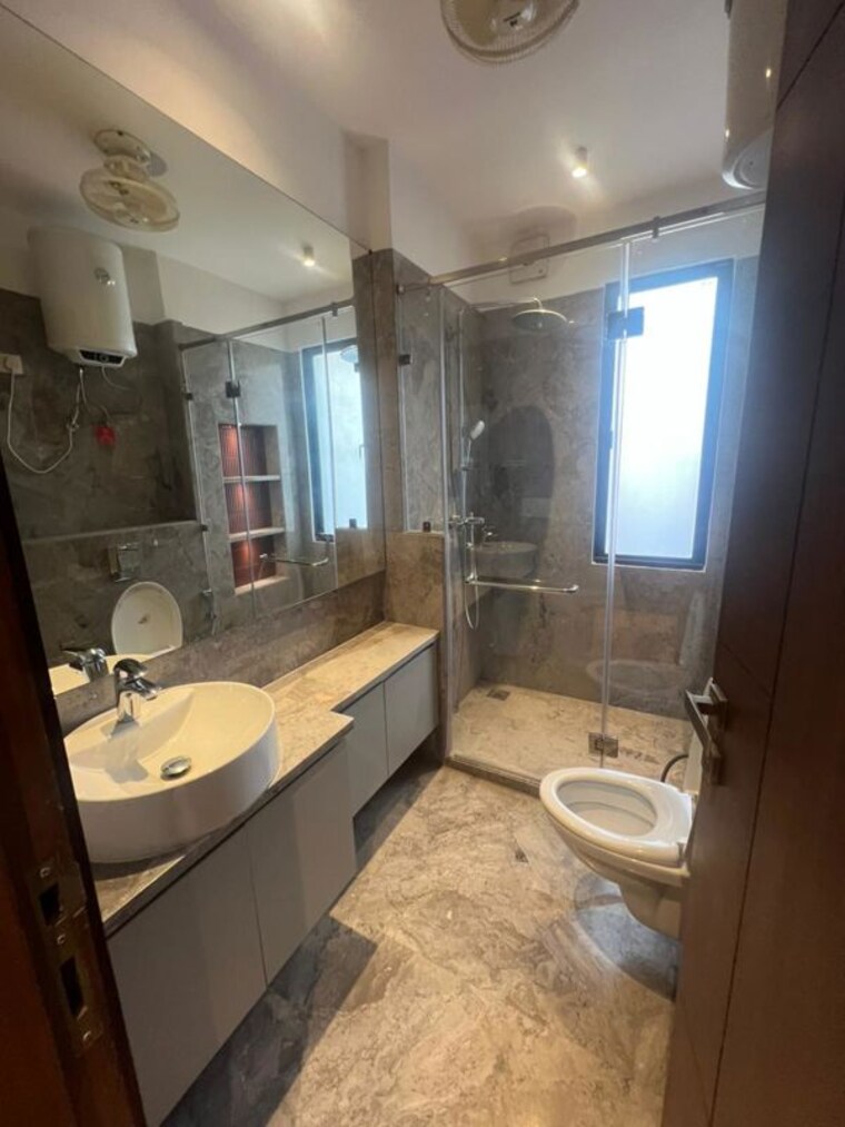 Master Bedroom, kailash colony 4 Bedroom 311 Sq.Yd. Builder Floor In Kailash Colony Delhi 10165240