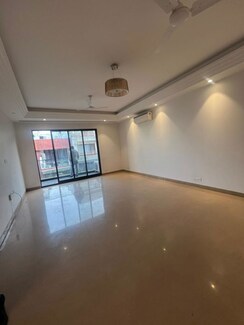 4 BHK + Servant Room Builder Floor For Sale in Kailash Colony