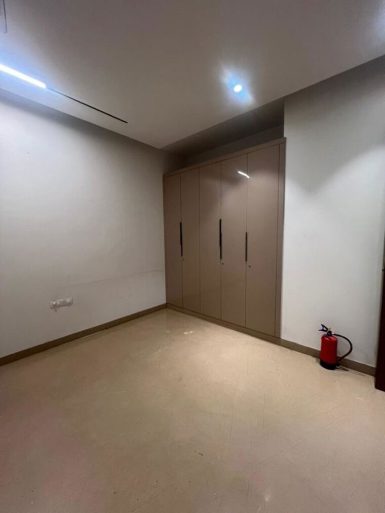 Room, kailash colony 4 Bedroom 311 Sq.Yd. Builder Floor In Kailash Colony Delhi 10165240