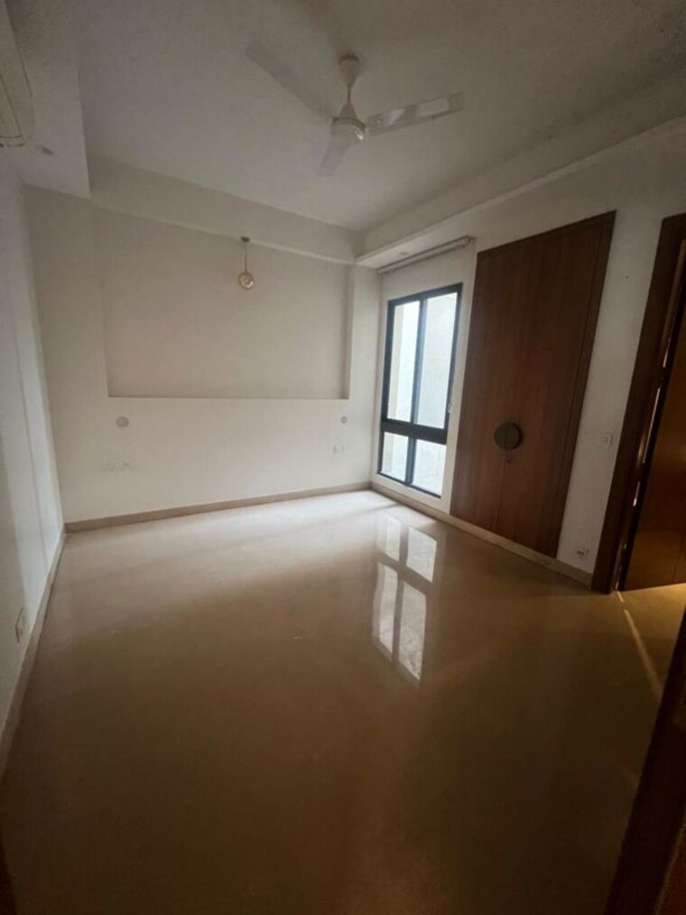Room, kailash colony 4 Bedroom 311 Sq.Yd. Builder Floor In Kailash Colony Delhi 10165240